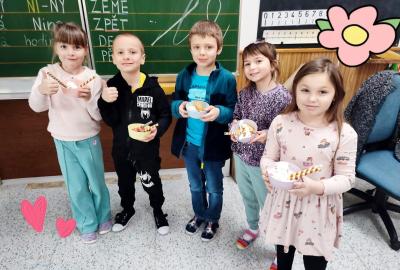 Pracovní činnosti – výroba zmrzlinového poháru se šlehačkou!
